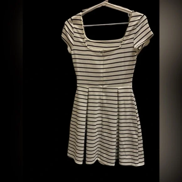 Soprano White & Black Striped Fit & Flare Dress - XS - Zipper Back - NWT - Picture 8 of 12